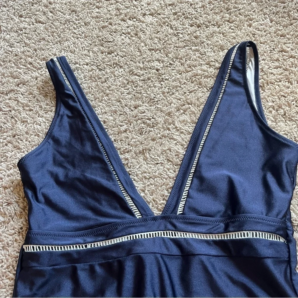 Like New CupShe navy blue one piece v swimsuit - Picture 6 of 7